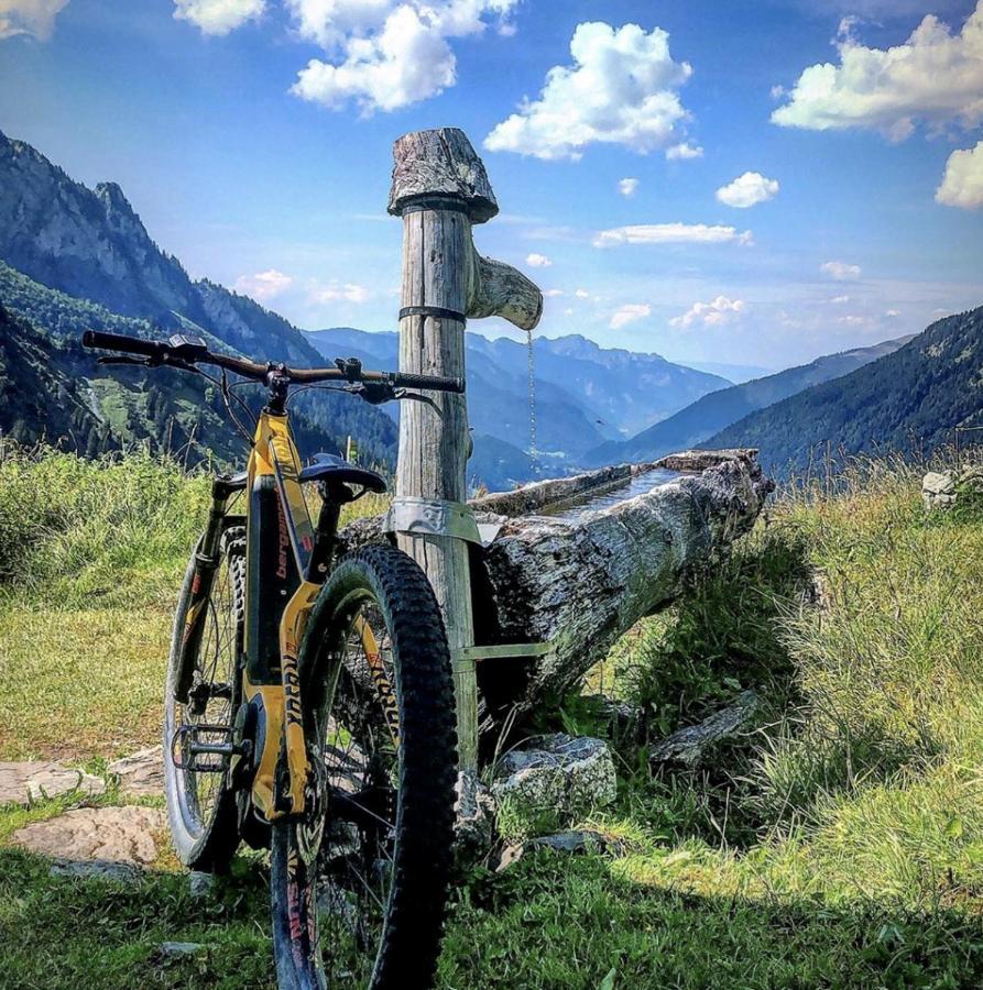 Micro-Lodge, Le Petit Nid D'Amour Montriond Esterno foto